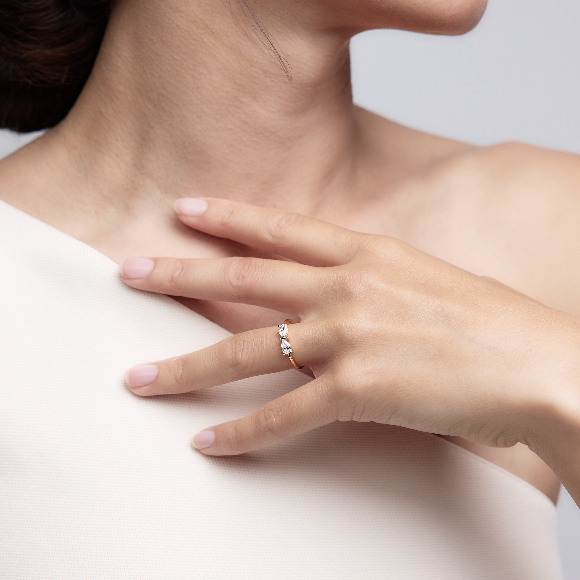 Woman wearing the Oliver Heemeyer Bow diamond ring made of 18k rose gold.